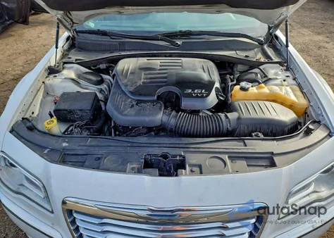 2014 Chrysler 300 z USA, uszkodzony, nr VIN 2C3CCARG3EH328062